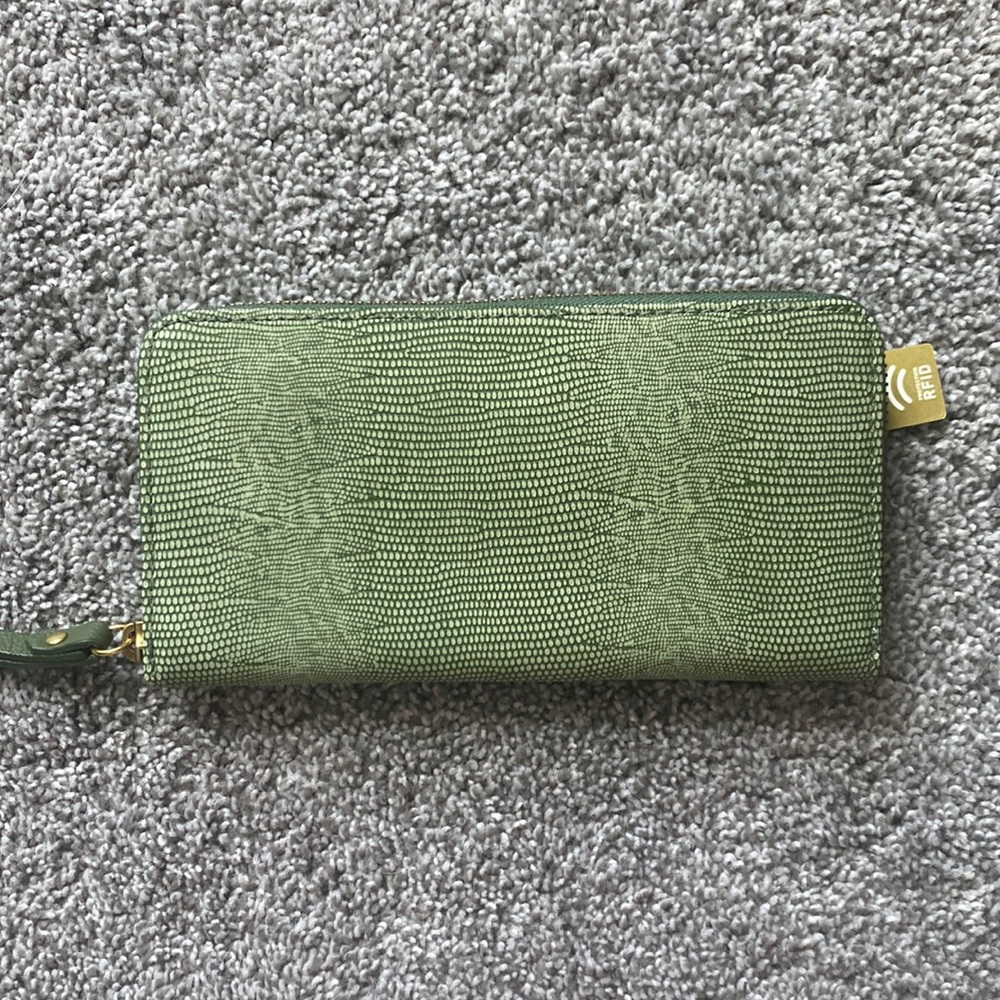 Green leather fossil zori zip clutch